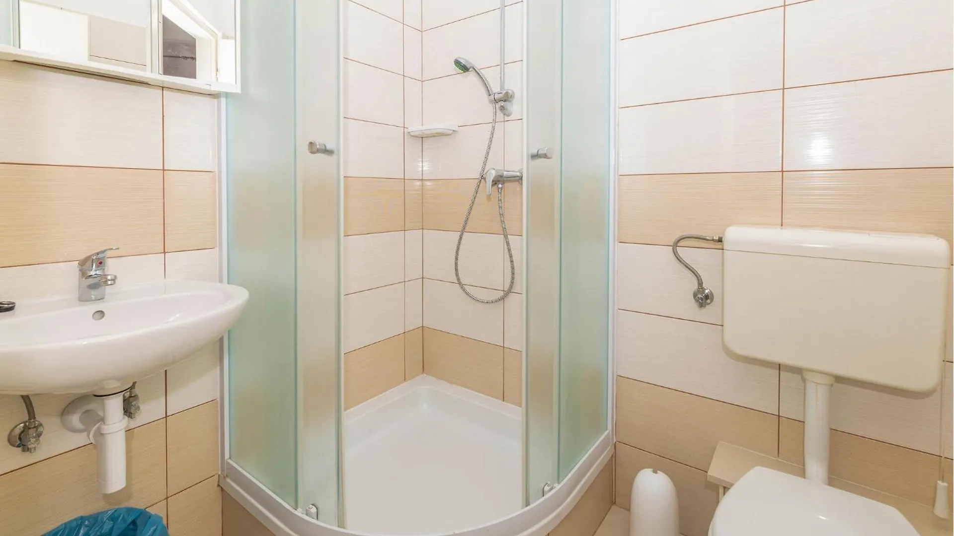 Nice Apartment In Kampor With Wifi