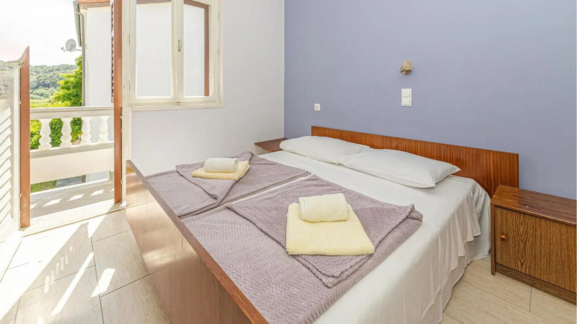 Nice Apartment In Kampor With Wifi