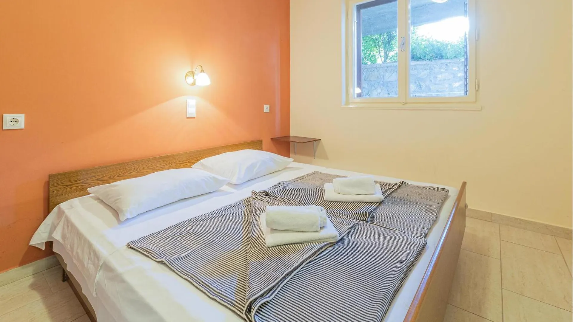 Nice Apartment In Kampor With Wifi